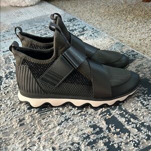 Sorel Kinetic Black and Army Green Velcro Cross-Strap Sneakers